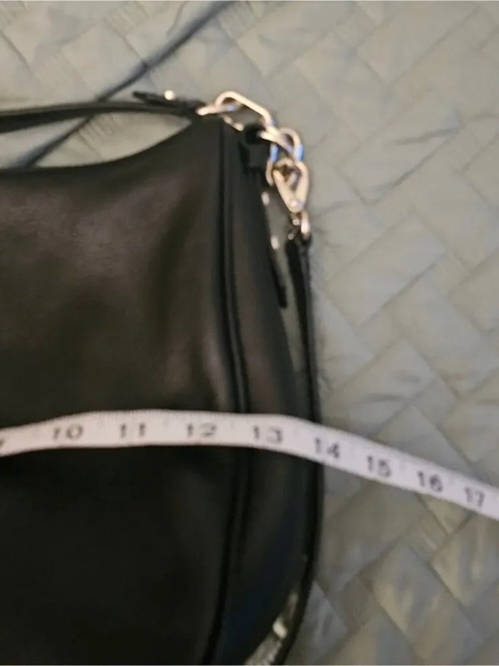 Kate spade LG. Black Pebbled Leather Shoulder Bag/Crossbody w/Gold Hardware EUC - Picture 5 of 7
